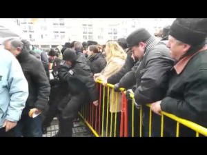 Read more about the article Moldovenii s-au înghesuit la plăcinte și vin